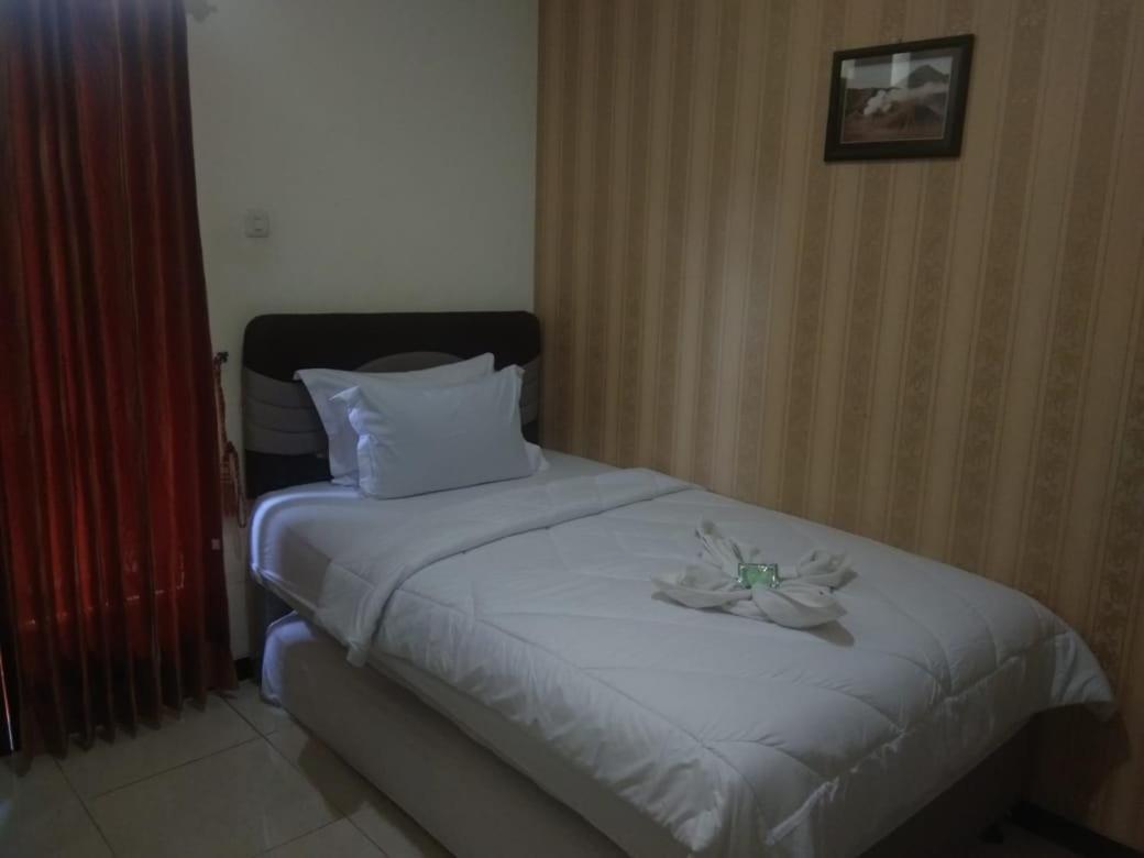 Alora Diponegoro Hotel Probolinggo Exterior foto